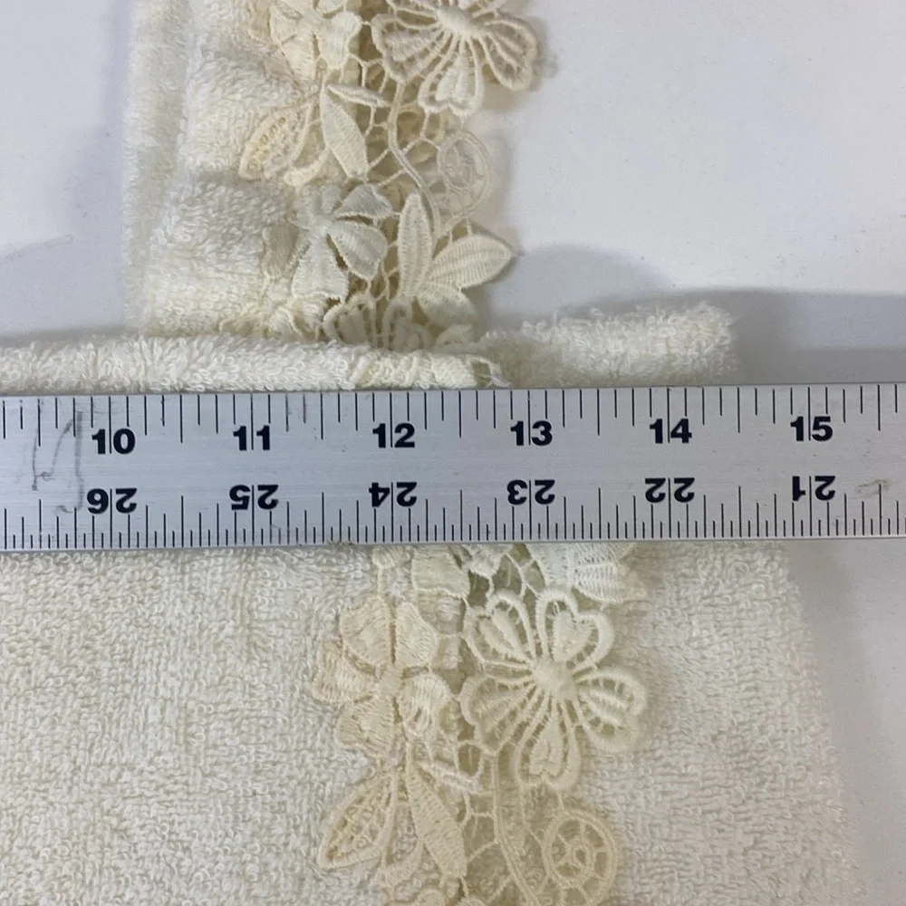 Vintage Cream Wrap Towel Floral Embroidered Flirty‎ feminine Women's S/M